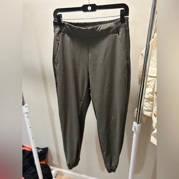 Athleta Olive Green Textured Brooklyn Pants Size 6 - Picture 2 of 8